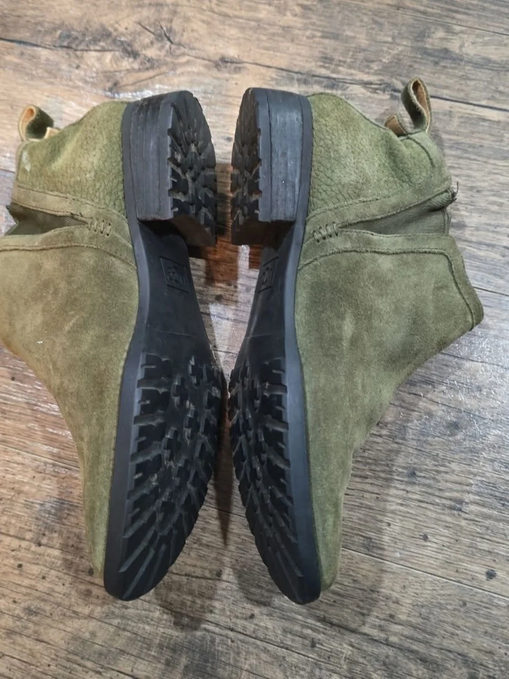 UGG Olive Suede Chukka Boots for Women Sz 6